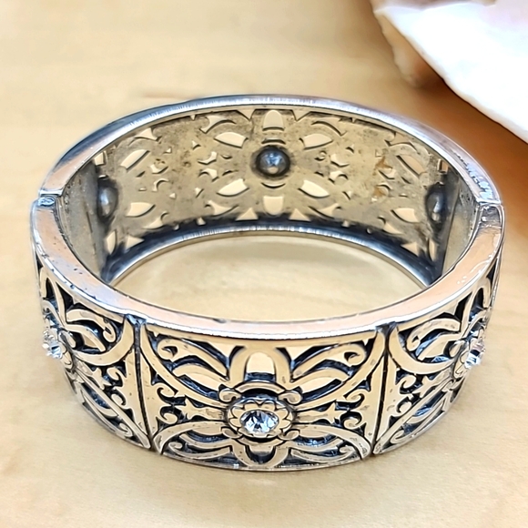 Brighton "BELMONTE" Hinged Floral Paneled Bangle with Swarovski Crystal Centers! - Picture 5 of 12